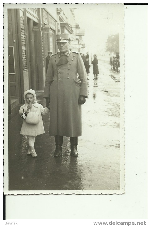 KINGDOM OF YUGOSLAVIA, SERBIA , VRSAC  --  ORIGINAL PHOTO    --   OFFICER, GIRL --    13 ,5 Cm  X 8,5 Cm - Sonstige & Ohne Zuordnung