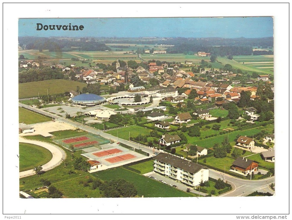 CPSM 74 DOUVAINE Vue Générale : Stade Cours Tennis Immeubles Maisons - Douvaine