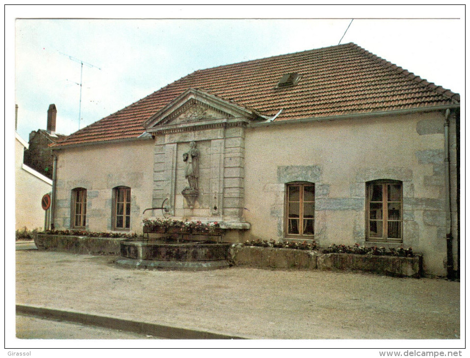 CPM LIFFOL LE GRAND VOSGES FONTAINE SAINT VINCENT ED PIERRON - Liffol Le Grand