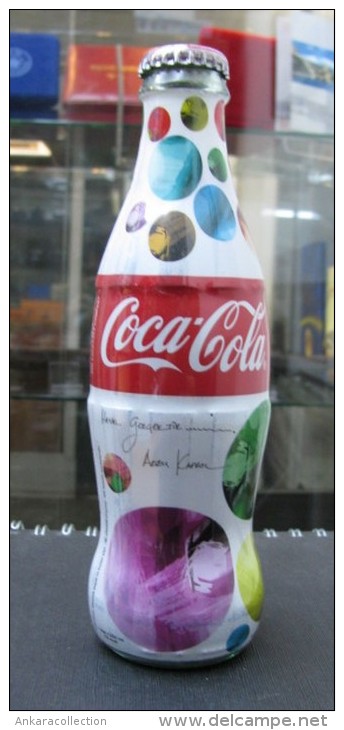 AC - COCA COLA 2014 SHRINK WRAPPED EMPTY GLASS BOTTLE & CROWN CAP DESIGNED BY ARZU KAPROL - Bottiglie