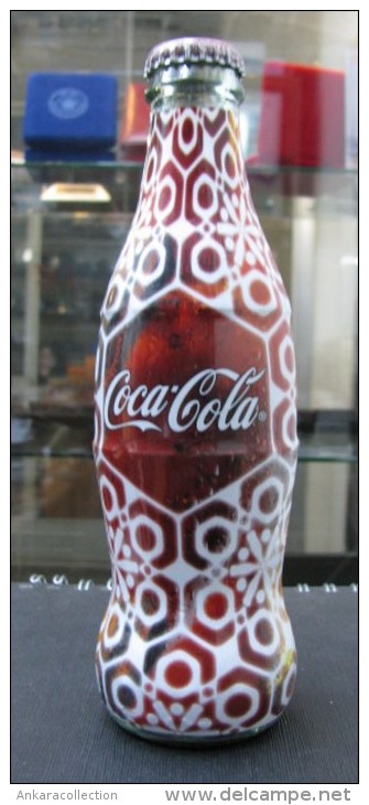 AC - COCA COLA 2010 SHRINK WRAPPED EMPTY GLASS BOTTLE & CROWN CAP TURKEY - Flaschen