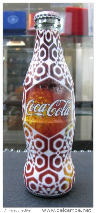 AC - COCA COLA 2010 SHRINK WRAPPED EMPTY GLASS BOTTLE & CROWN CAP TURKEY - Bouteilles