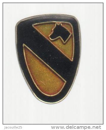 PINS PIN'S MILITAIRE ARMEE SOLDAT CHEVAL  BLASON 26 MMS PARA - Militair & Leger