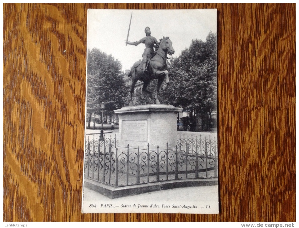 Paris Statue De Jeanne D'Arc Place Saint Augustin - Statues