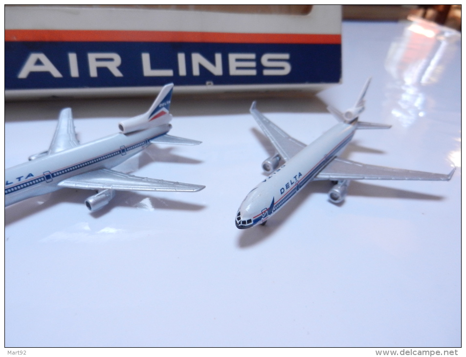 COFFRET PROMOTIONNEL  5 AVIONS EN METAL  AU  1/600 EME DELTA AIR LINES MADE IN RFA - Giveaways