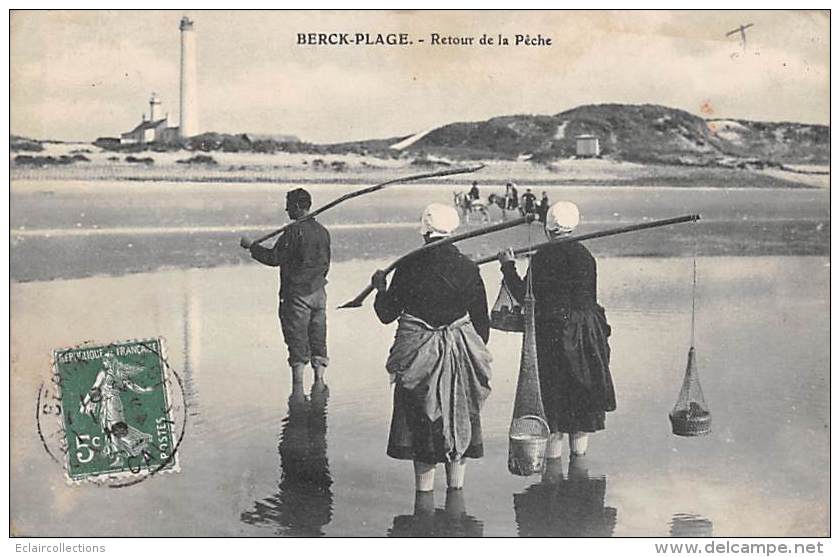 Berck    62    Scène Et Thème Pêche:   Retour De Pêche ( En Partie Décollée) - Berck