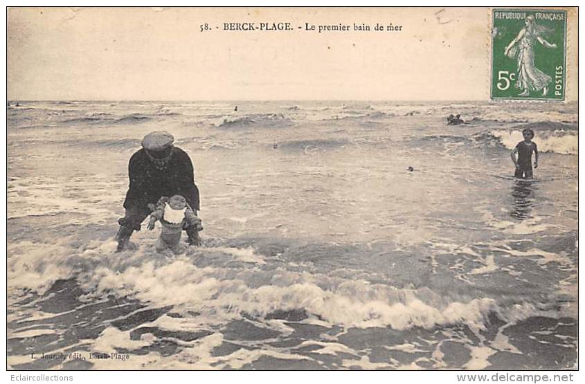 Berck    62    Scène Et Thème Plage + Anes :   Bébé Prenant Son 1er Bain De Mer - Berck