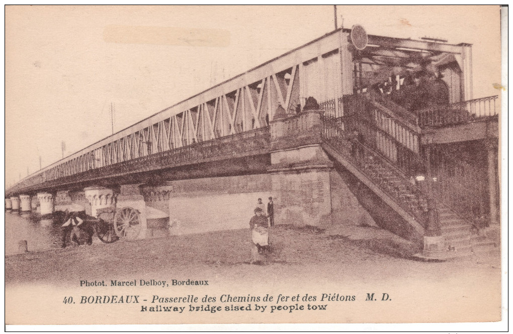 33A045 CPA 33 - 40. BORDEAUX  PASSERELLE DES CHEMINS DE FER ET DES PIETONS - Bordeaux