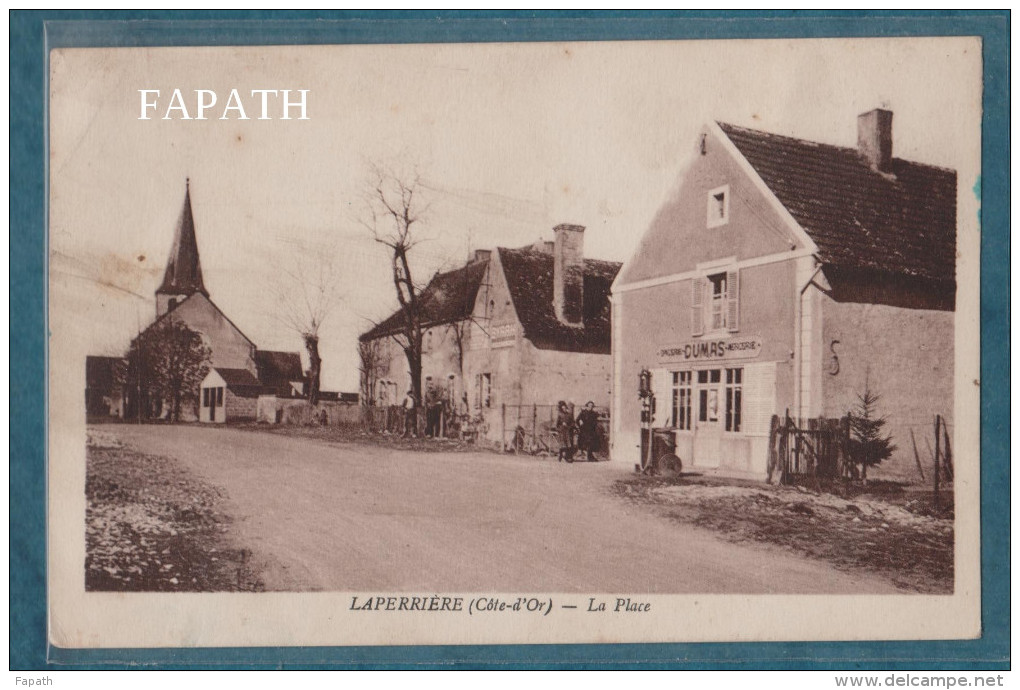 21- LAPERRIÈRE-La Place-l'épicerie DUMAS Mercerie, Animée- écrite- 9 X 14 - KARRER - Autres & Non Classés