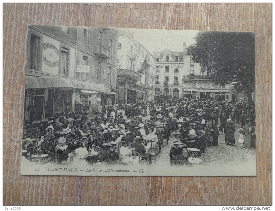 CPA 35 SAINT MALO PLACE CHATEAUBRIAND TERRASSE CAFE FOULE - Saint Malo