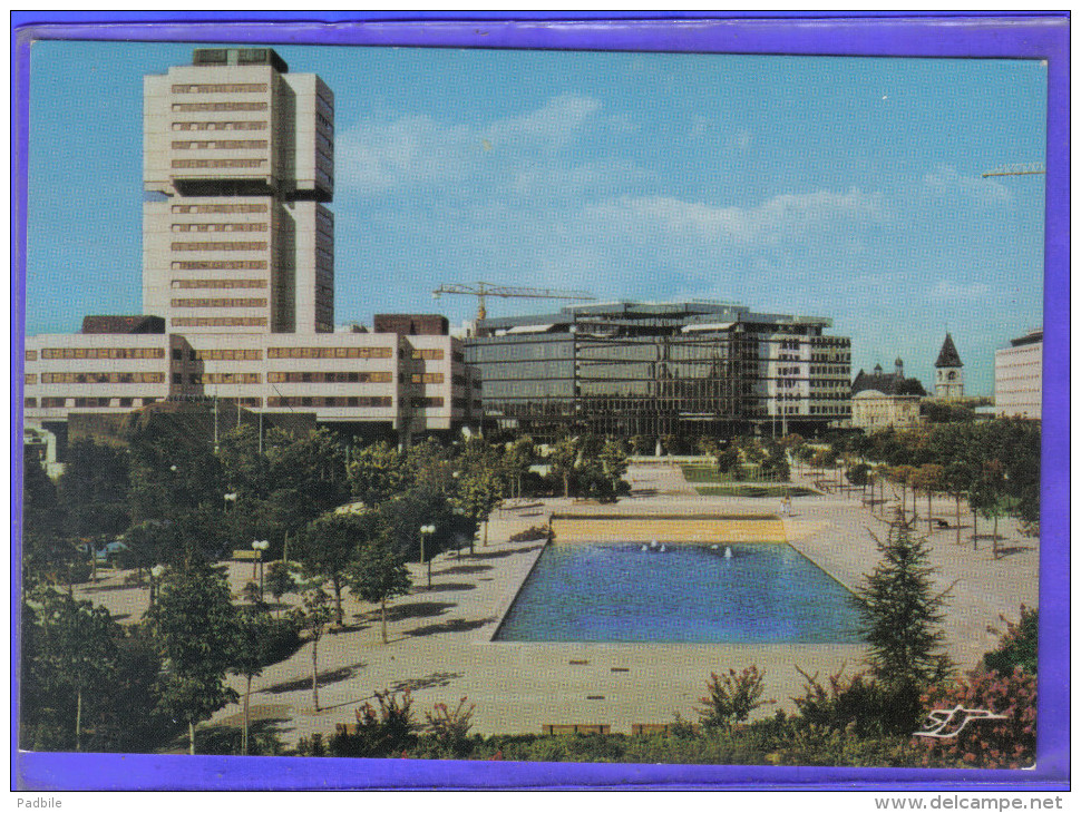 Carte Postale 33. Bordeaux  Le Nouveau Quartier Mériadeck Le Batiment De La C.U.B.  Trés Beau Plan - Bordeaux