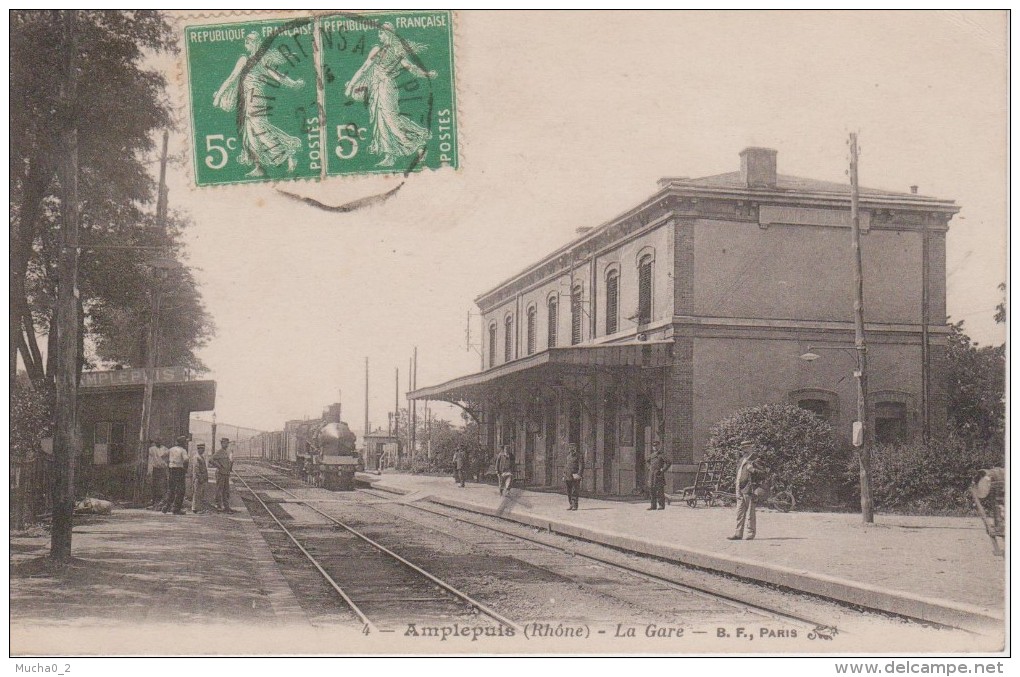 69-AMPLEPUIS-La Gare-TRAIN ENTRANT EN GARE - Amplepuis