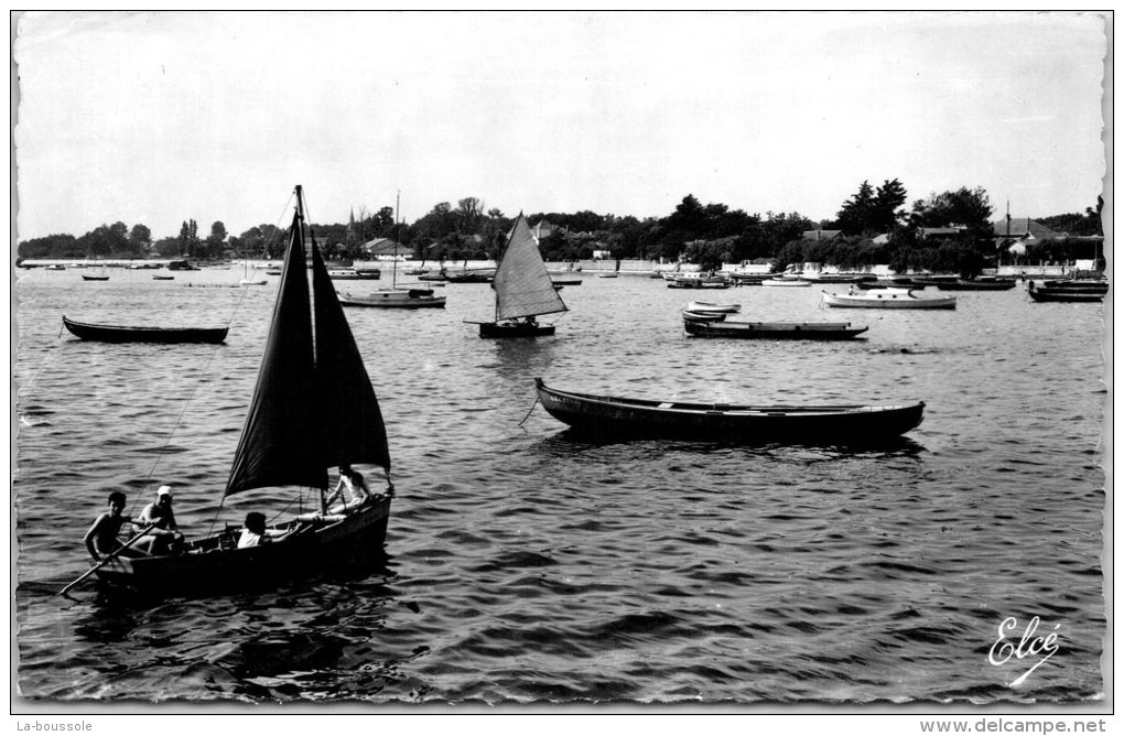 33 ANDERNOS -- Bateaux Sur Le Bassin. - Andernos-les-Bains