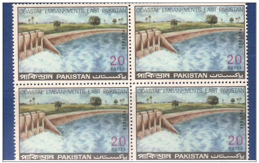 Pakistan 1971 Coastal Embankments In East Pakistan..  MNH  Block Of 4 - Pakistan