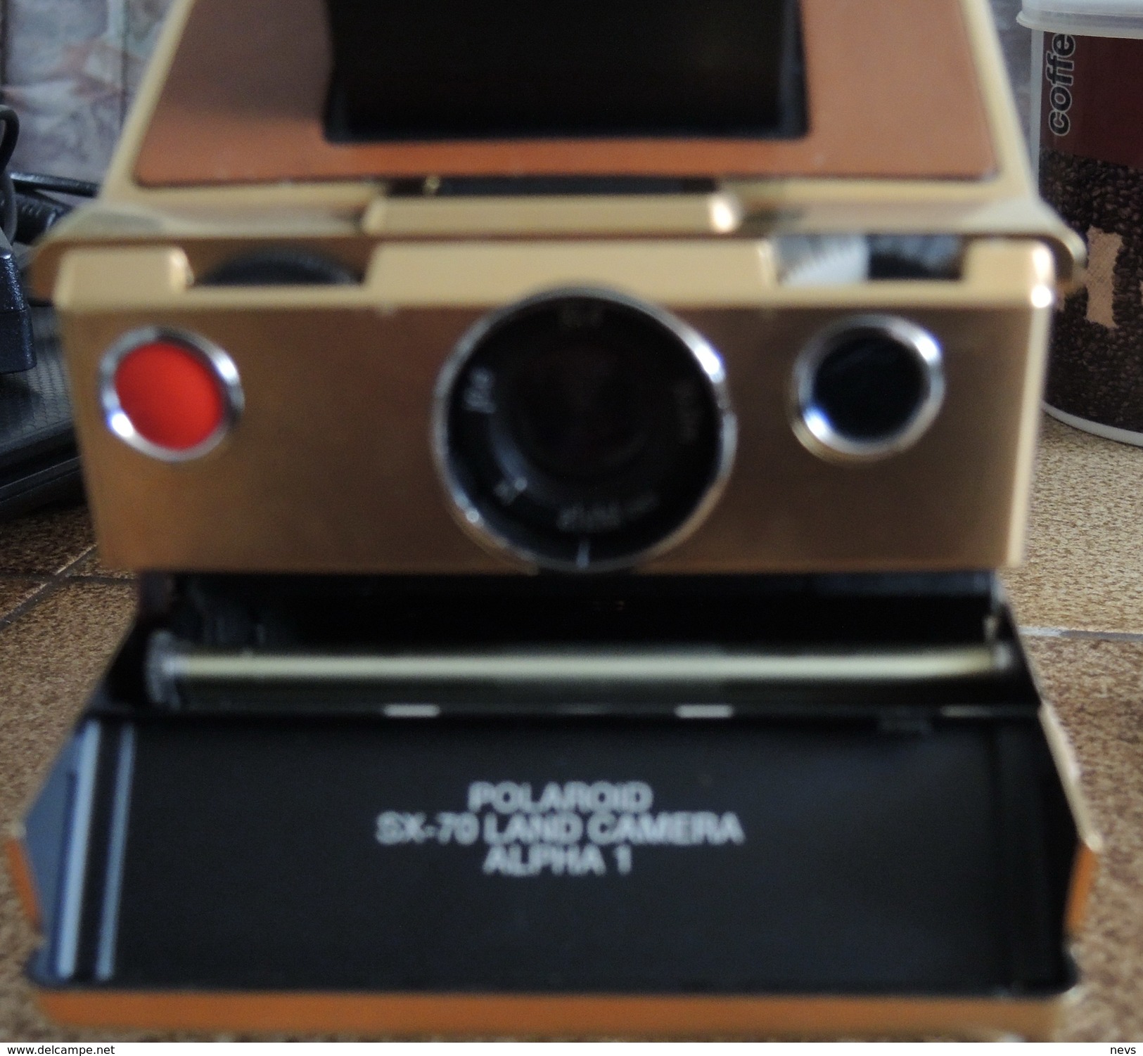 Goldene Polaroid Kamera Typ SX70  Gold 24k Edition Mildred Scheel Limitierte Auflage von 1000 Stck. Nr. 27