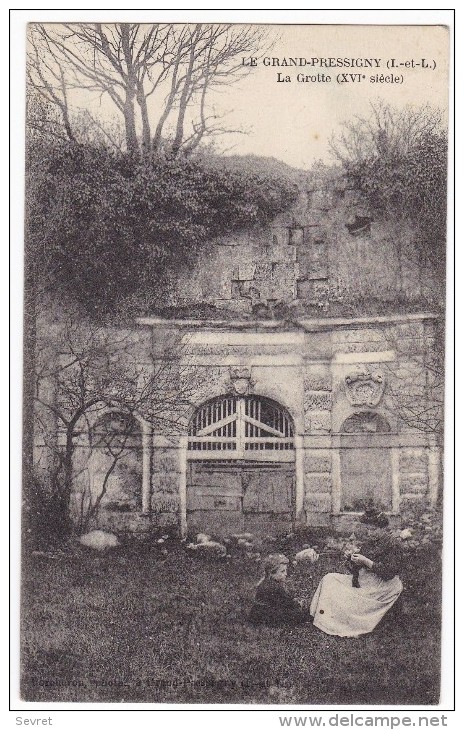 Le GRAND PRESSIGNY. La Grotte . Au Dos Cachet Du Photographe J.PORCHERON - Le Grand-Pressigny