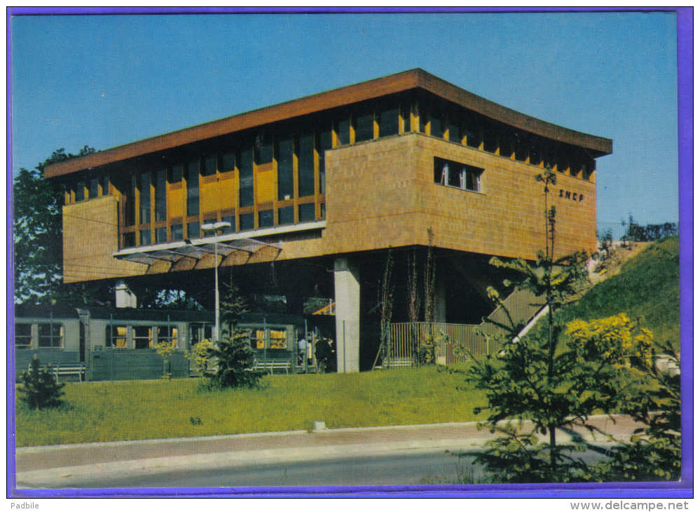 Carte Postale 93. Noisy-le-Grand  La Gare  S.N.C.F.  Des Yuris    Trés Beau Plan - Noisy Le Grand