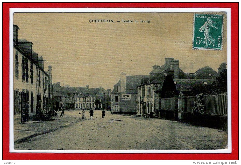 53 - COUPTRAIN --  Centre Du Bourg - Couptrain