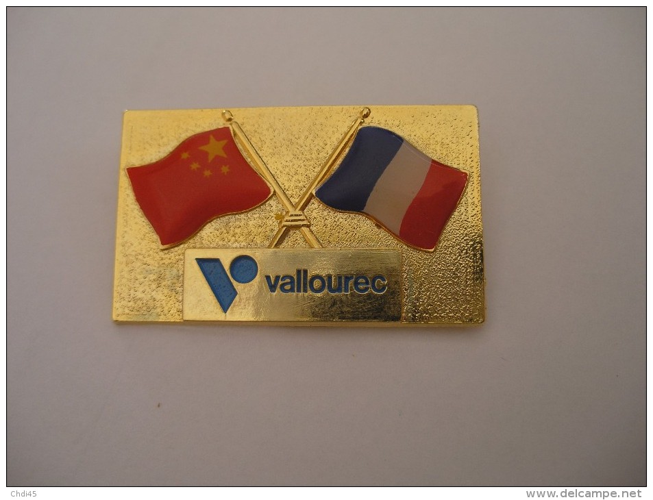 Broche Vallourec Drapeaux France Chine (ce N'est Pas Un Pin's) - Marques