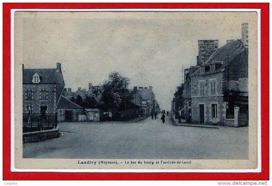 53 - LANDIVY --  Le Bas Du Bourg Et L'Arrivée De Laval - Landivy