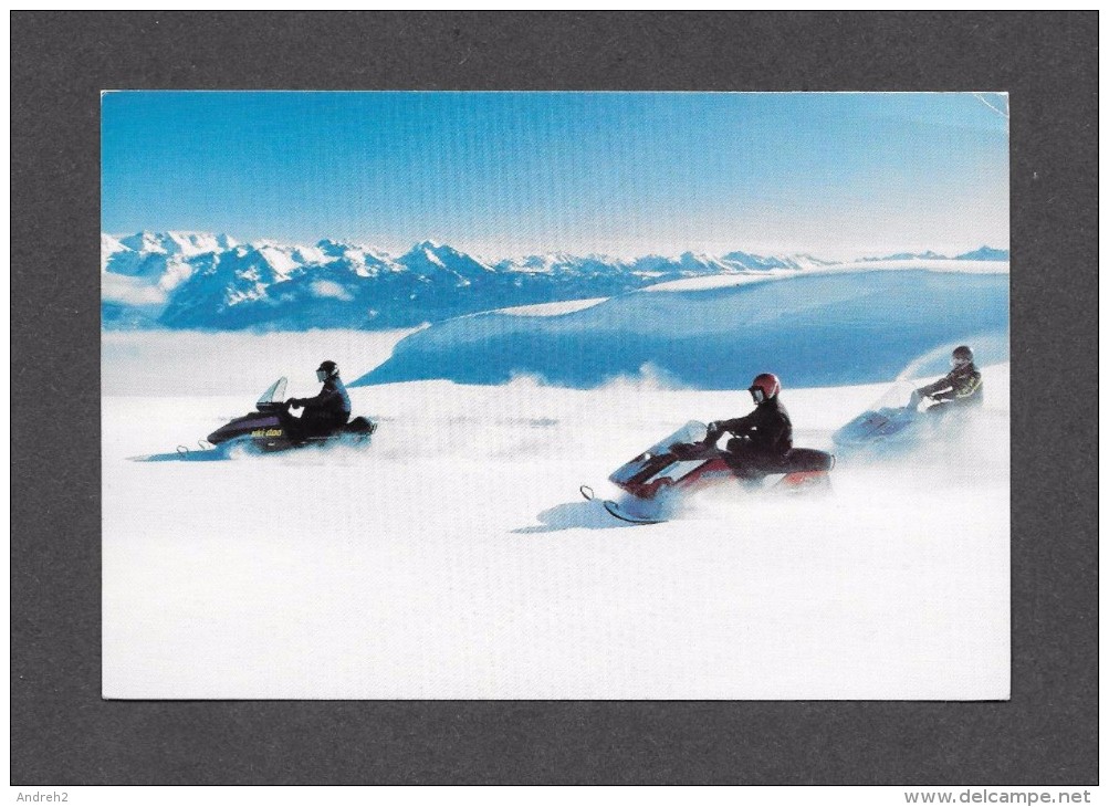 SPORTS - SKI DOO - MOTONEIGE - 3 MOTONEIGES EN ACTION - PAR BOMBARDIER - Deportes De Invierno