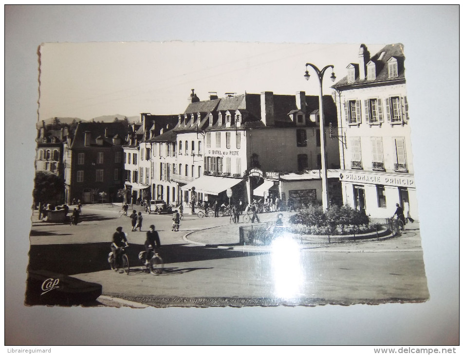 4fi - CPSM N°38 - OLORON SAINTE MARIE - Place Gambetta Vers Le Grand Hôtel De La Poste  -[64] - Pyrénées-Atlantiques   - - Oloron Sainte Marie