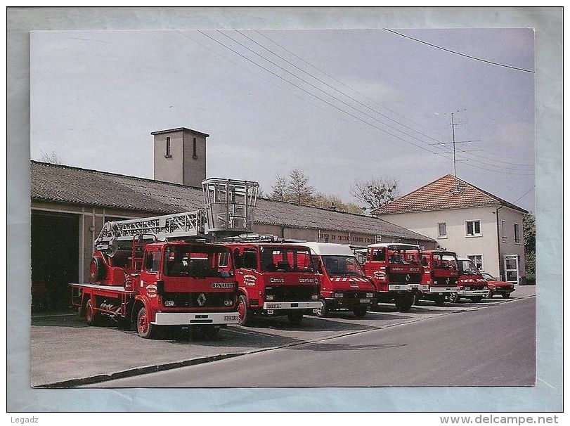 CPM - Autos Dans La Rue - Ste-Menehould (51) - Pompiers - Le Centre De Secours - Trucks, Vans &  Lorries