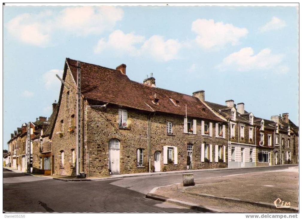 PIRE-sur-SEICHE (35. I-et-V.) Le Bourg CPSM Dentelée GRAND FORMAT Non écrite Réf. Ac 2 - Autres & Non Classés