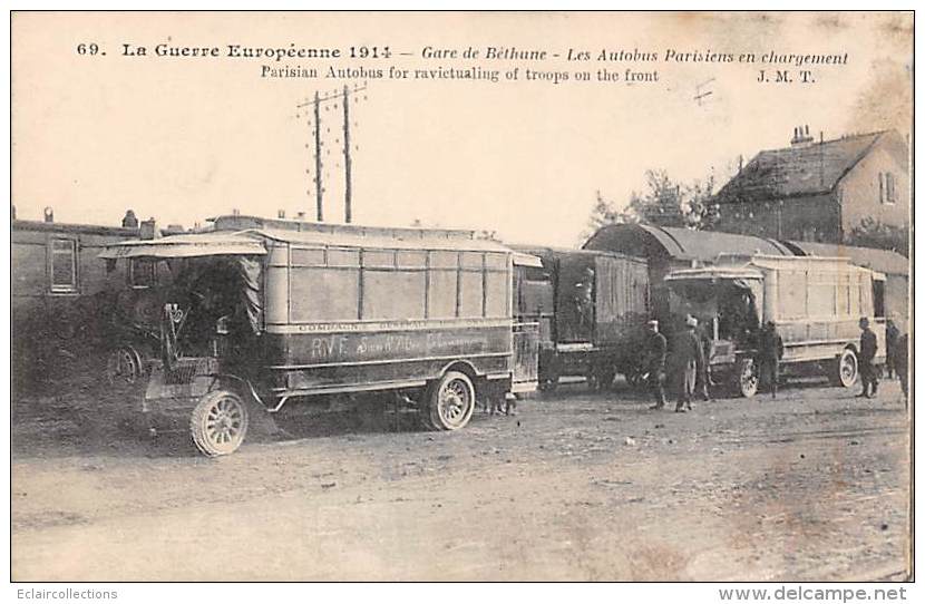Bethune    62      Guerre 14/18. Les Autobus Parisiens En Chargement - Bethune