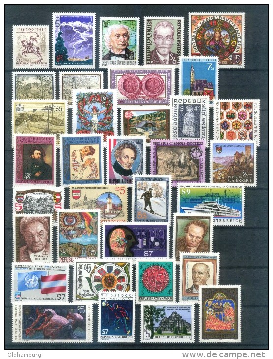 4170: Austria Collection 1979- 1992 in Album, mnh **, 14 years complete (Mi. 722.- €)
