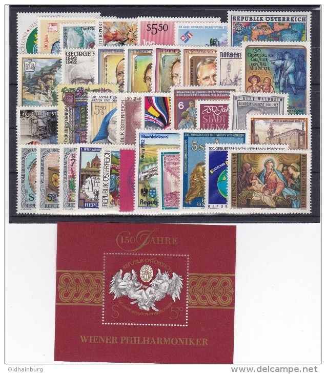 4170: Austria Collection 1979- 1992 in Album, mnh **, 14 years complete (Mi. 722.- €)