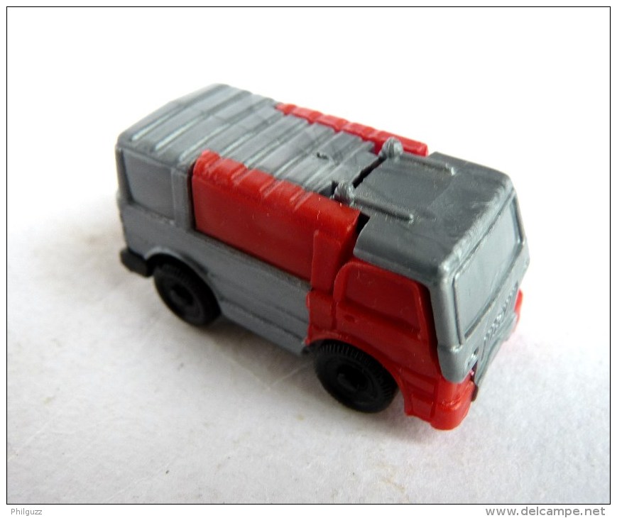 FIGURINE KINDER VOITURE CAMION DE POMPIERS TRANSFORMERS EN ROBOT - 1980's - Metal Figurines