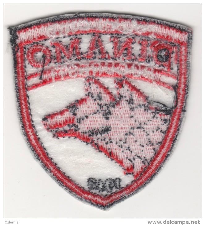 ROMANIA DINAMO BUCHAREST  FOOTBALL CLUB EMBLEM,PATCH 63 X 50 MM. - Scudetti In Tela