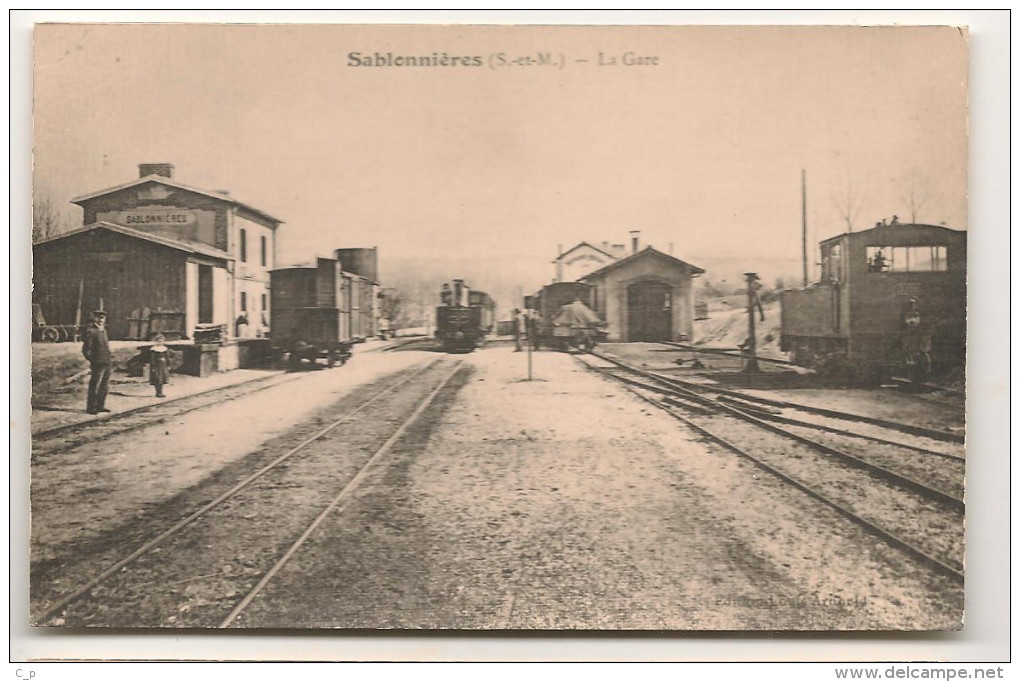 Sablonnieres  - La Gare -  Photo Annee 1960 / 1970 -  **** - Autres & Non Classés