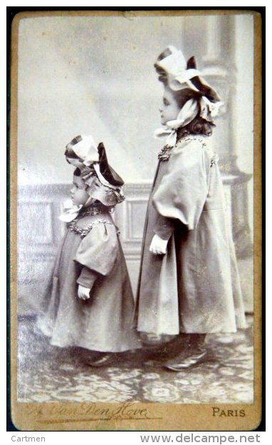 CURIOSITE COMPOSITION DEUX ENFANTS AUX CHAPEAUX  FORMAT CARTE DE VISITE - Oud (voor 1900)