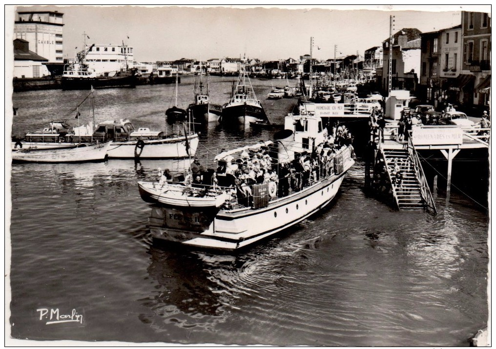 Les Sables D Olonne Le Port Et Le Bateau De Promenade - Sables D'Olonne