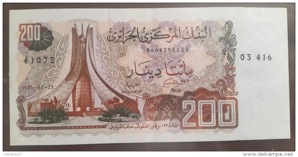 Algérie -  200 DINARS 1983 (2 Billets) - Pick 135 NEUF (UNC): Numéros Qui Se Suivent: 41071/41072 - Algeria