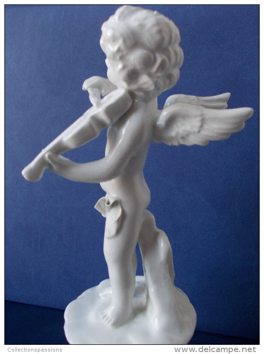 - Lot De 2 Statuettes En Porcelaine. Angelots Musiciens - - Personnages