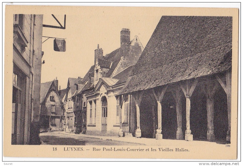 LUYNES. - Rue Paul-Louis Courrier Et Les Vieilles Halles - Luynes