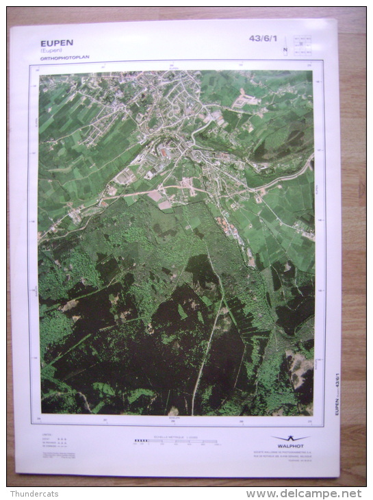 GRAND PHOTO VUE AERIENNE  66 Cm X 48 Cm De 1981  EUPEN - Topographische Kaarten