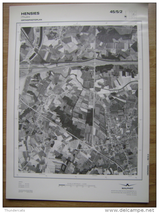 GRAND PHOTO VUE AERIENNE  66 Cm X 48 Cm De 1979  HENSIES THULIN - Cartes Topographiques
