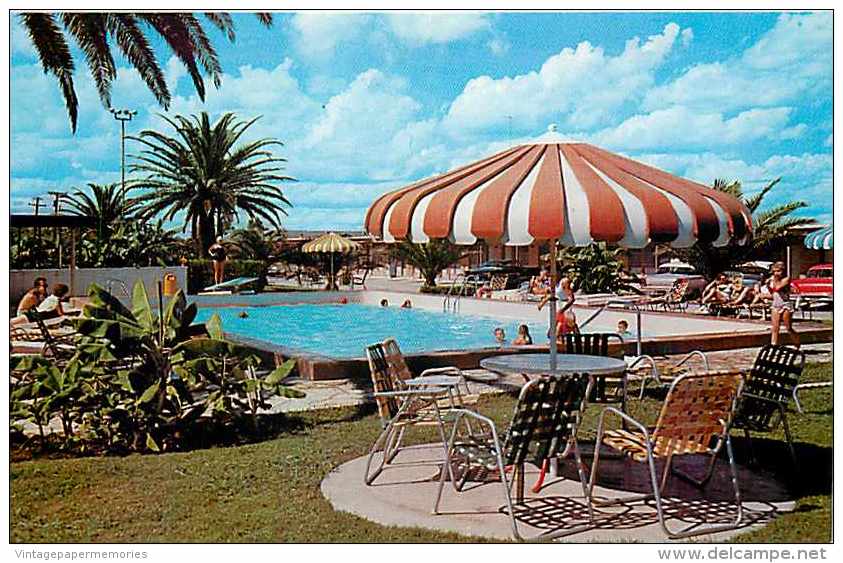 236319-Texas, San Antonio, Aloha Inn, Swimming Pool, Umbrella, Frank Whaley By Dexter Press No 13571-B - San Antonio