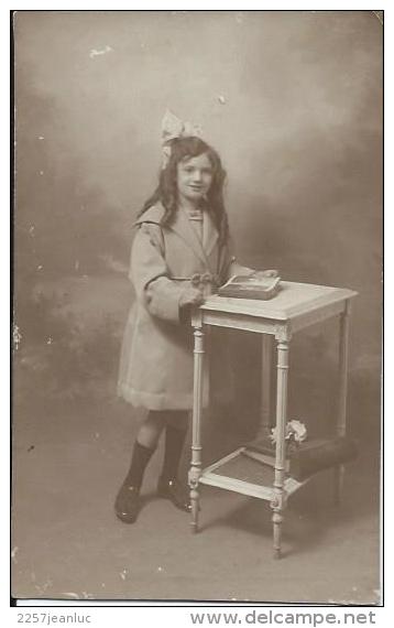 C Photo Souvenir D´une   Jeune   Fille En   1920 - Photographie