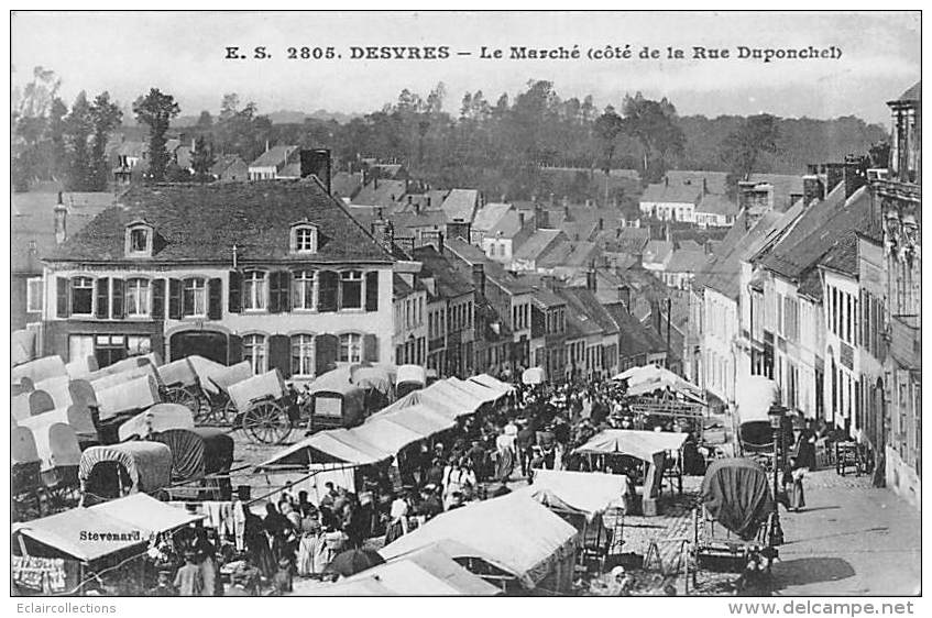 Desvres    62      Le Marché   Côté De La Rue Duponchel - Desvres