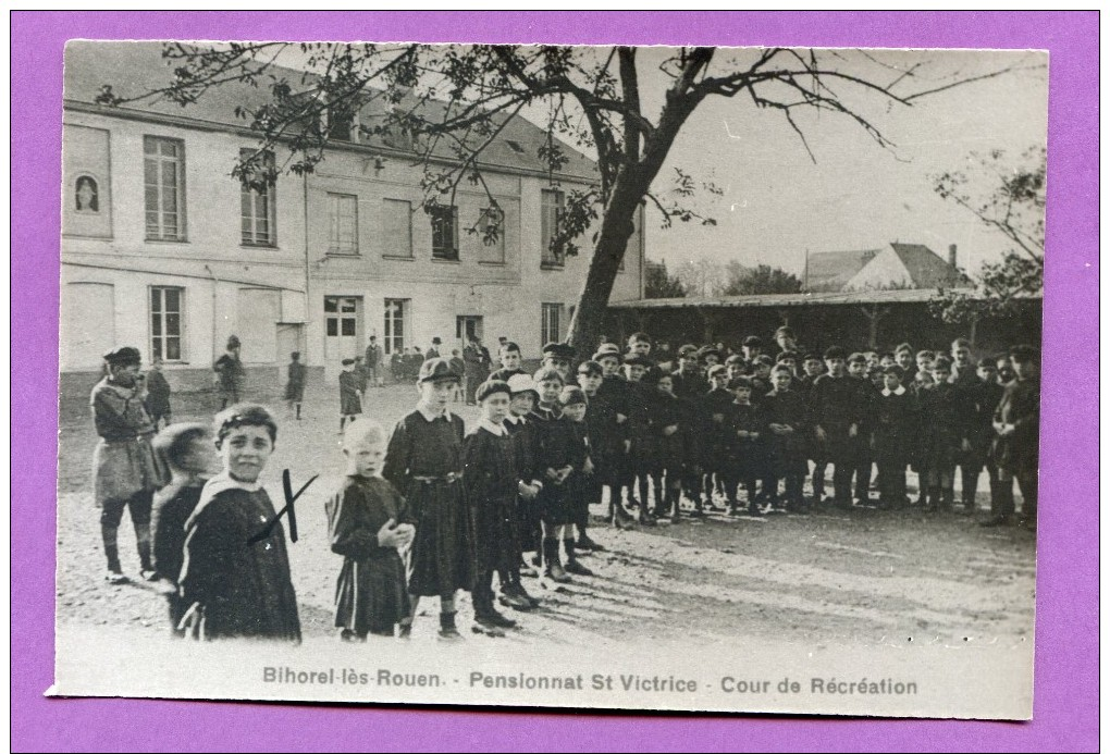 76 : " BIHOREL-LES-ROUEN "  PENSIONNAT  SAINT-VICTRICE : COURS DE RECREATION ANNEE : ??? - Bihorel