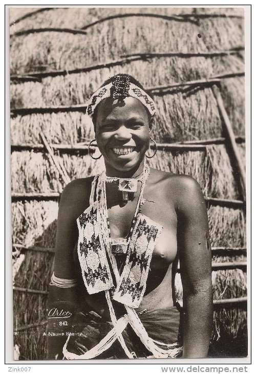 Postal Africa - A Native Beauty - Femme Seins Nus - Topless Woman - Carte Postale - Postcard - Guinea Bissau