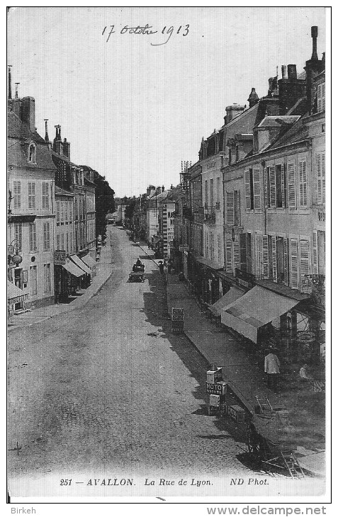 Avallon, La Rue De Lyon - Avallon