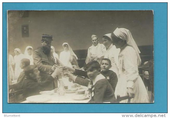 CPA PHOTO à Situer Militaires Militaria Infirmière Croix Rouge Red Cross Photo FARGES à LYON - Photos