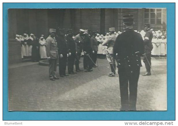 CPA PHOTO à Situer Militaires Militaria Remise De Médailles Photo FARGES à LYON - Foto's