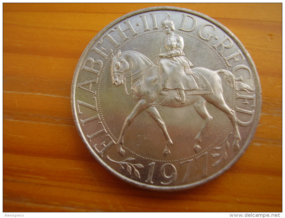 Great Britain 1977 ELIZABETH II TWENTY FIVE PENCE SILVER JUBILEE UNCIRCULATED COIN. - 25 New Pence